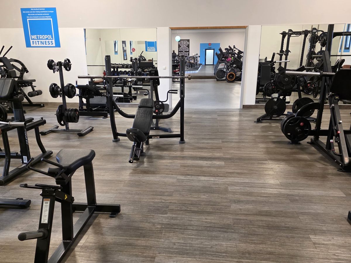 Racks und Langhanteln im Metropol Fitness N&uuml;rnberg